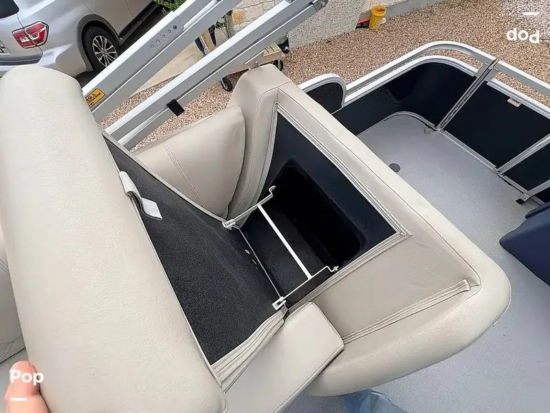 Slide: The Image of Passenger Seating With Storage - 16245500