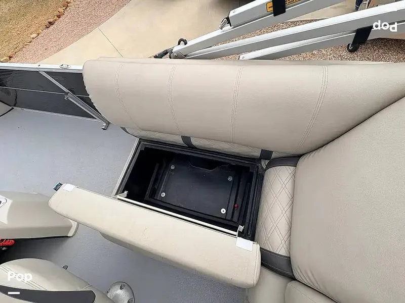 Slide: The Image of Passenger Seating With Storage - 16245499