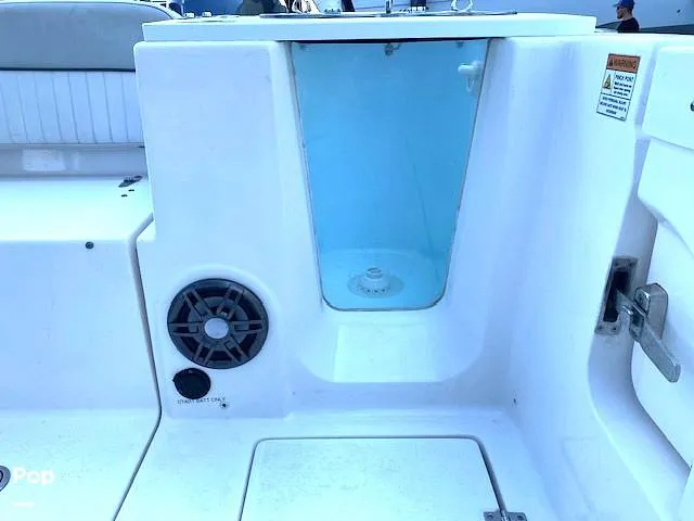 Slide: The Image of 30 Gallon Bait Well - 16017222