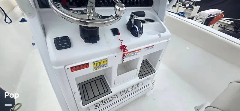 Slide: The Image of Sea Hunt Ultra 255 SE 2025 - 15944144