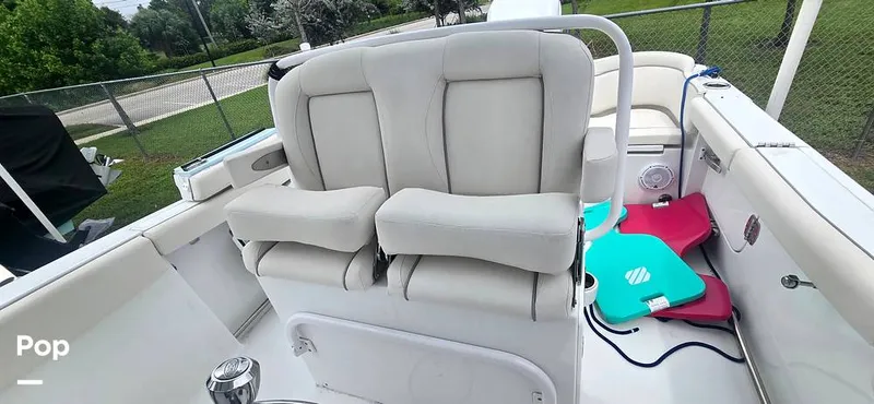 Slide: The Image of Sea Hunt Ultra 255 SE 2025 - 15944147