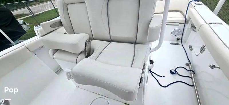 Slide: The Image of Sea Hunt Ultra 255 SE 2025 - 15944149