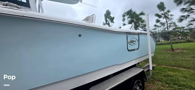 Slide: The Image of Sea Hunt Ultra 255 SE 2025 - 15944053