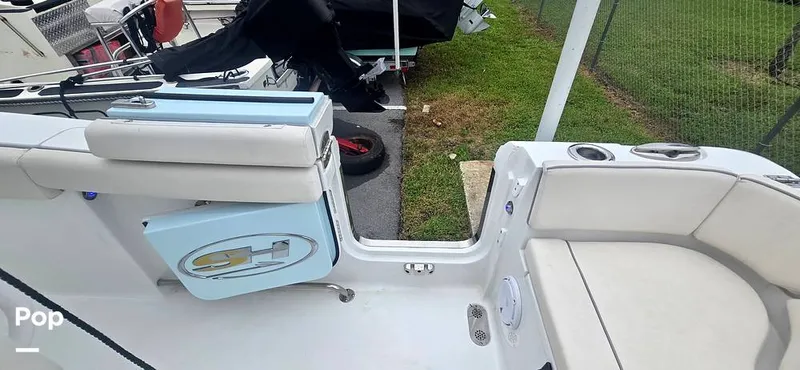 Slide: The Image of Sea Hunt Ultra 255 SE 2025 - 15944158