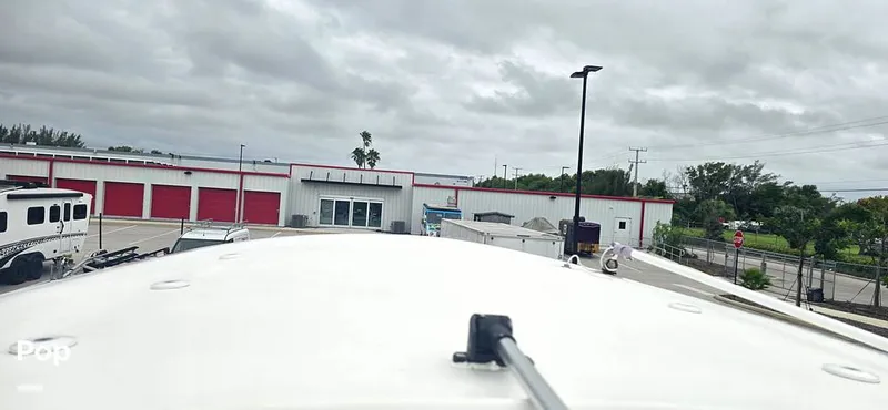 Slide: The Image of Sea Hunt Ultra 255 SE 2025 - 15944175