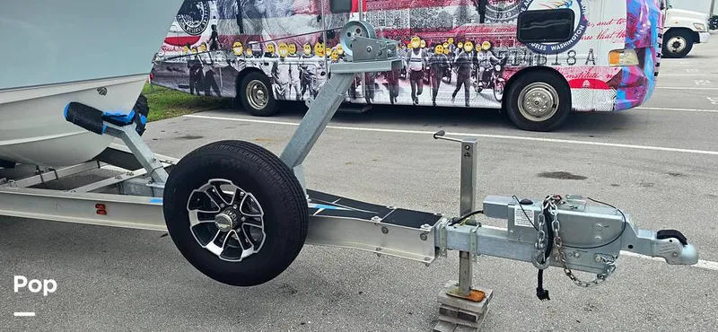 Slide: The Image of Sea Hunt Ultra 255 SE 2025 - 15944180