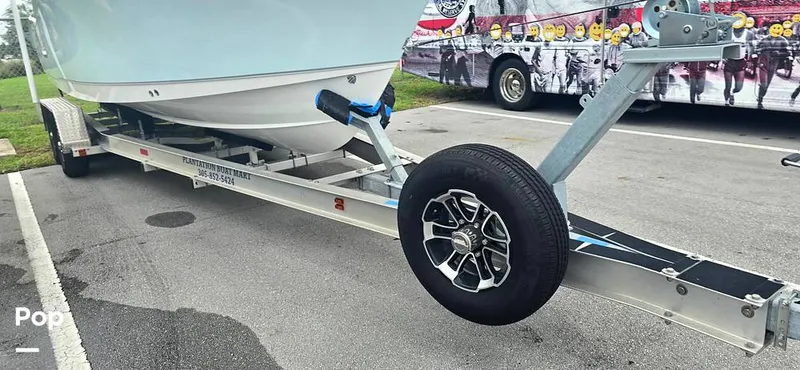 Slide: The Image of Sea Hunt Ultra 255 SE 2025 - 15944181