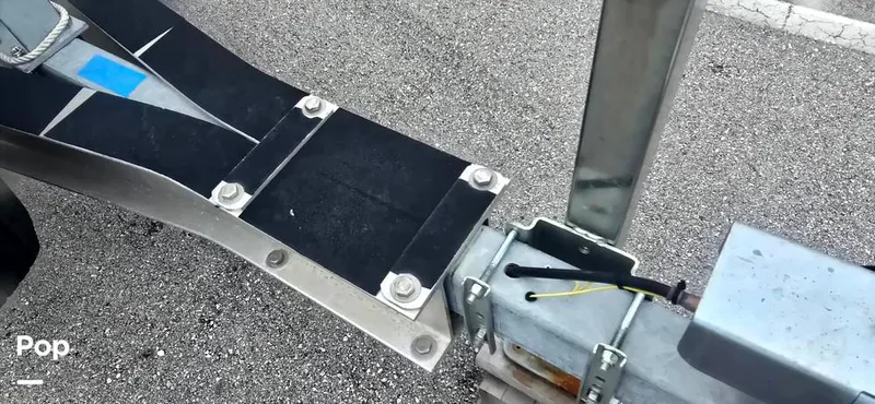 Slide: The Image of Sea Hunt Ultra 255 SE 2025 - 15944184