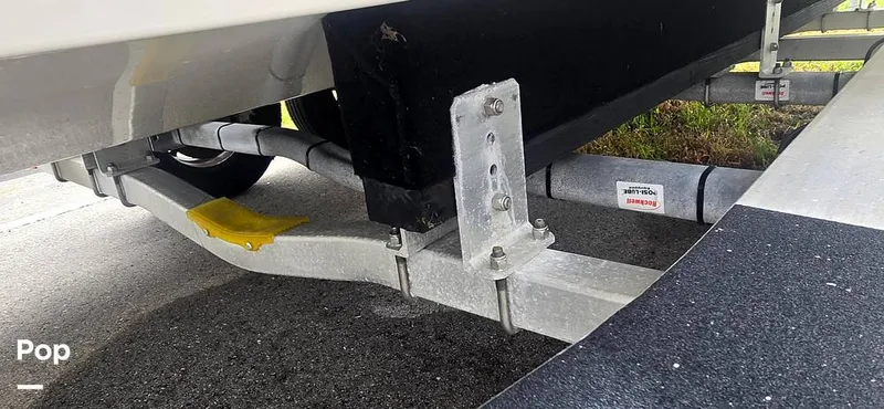 Slide: The Image of Sea Hunt Ultra 255 SE 2025 - 15944195