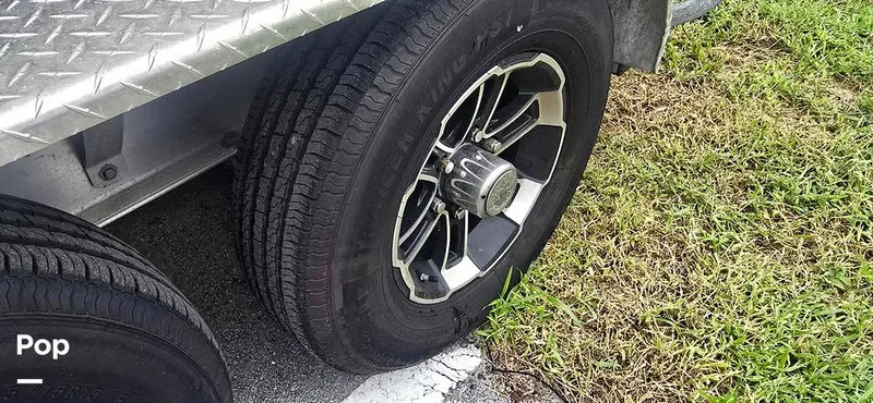 Slide: The Image of Sea Hunt Ultra 255 SE 2025 - 15944198