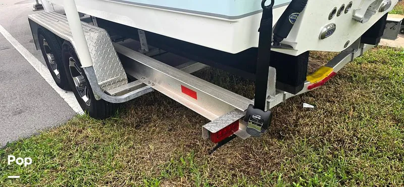 Slide: The Image of Sea Hunt Ultra 255 SE 2025 - 15944200