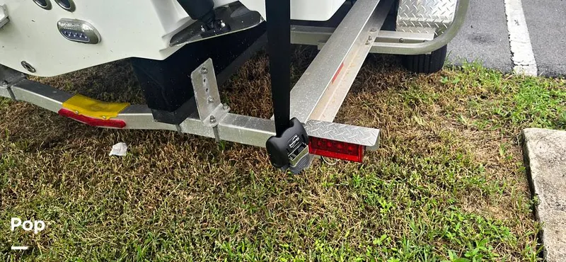 Slide: The Image of Sea Hunt Ultra 255 SE 2025 - 15944202