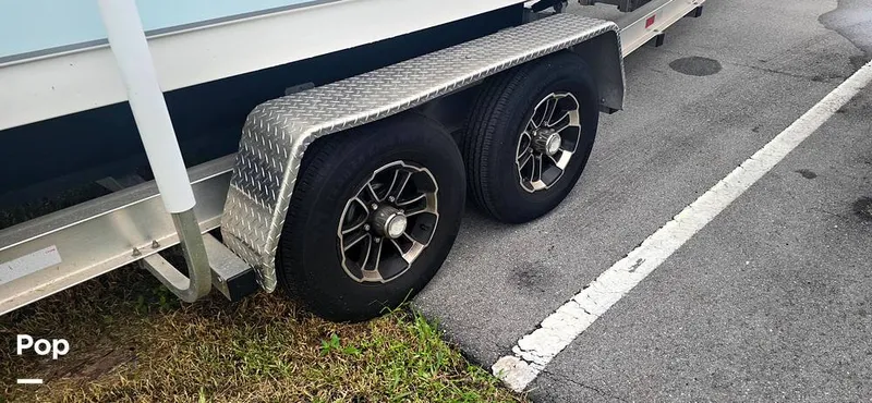 Slide: The Image of Sea Hunt Ultra 255 SE 2025 - 15944203