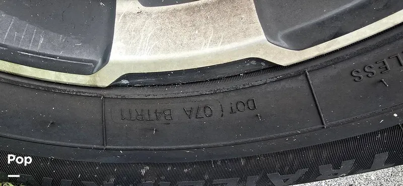 Slide: The Image of Sea Hunt Ultra 255 SE 2025 - 15944204