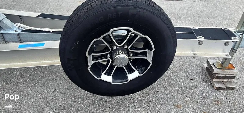 Slide: The Image of Sea Hunt Ultra 255 SE 2025 - 15944208