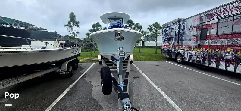 Slide: The Image of Sea Hunt Ultra 255 SE 2025 - 15944045