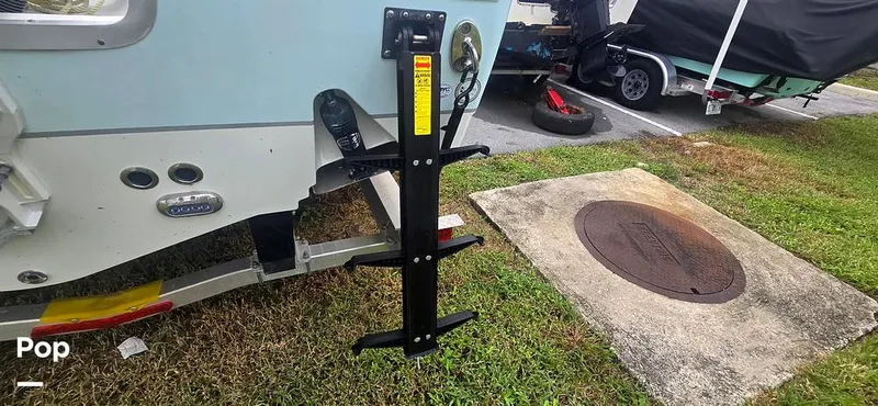 Slide: The Image of Sea Hunt Ultra 255 SE 2025 - 15944070