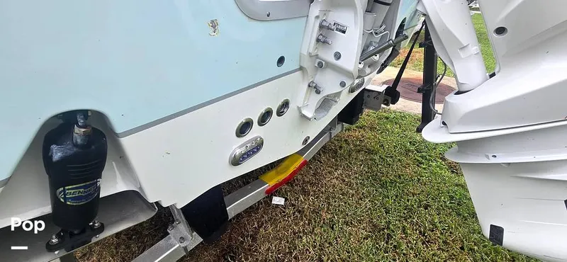 Slide: The Image of Sea Hunt Ultra 255 SE 2025 - 15944078