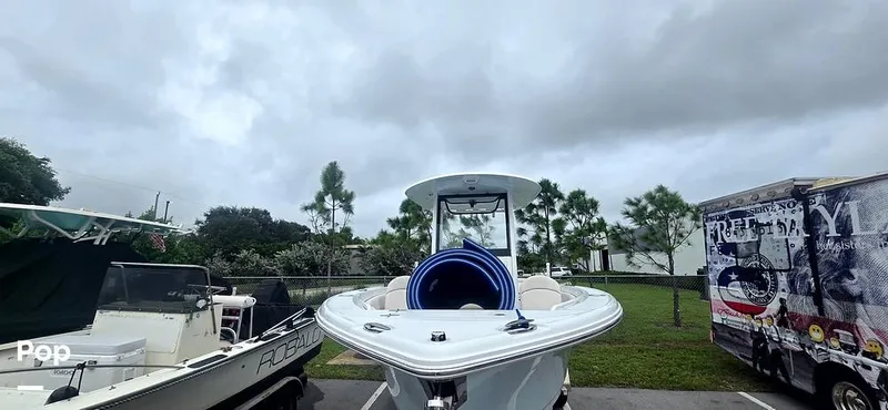 Slide: The Image of Sea Hunt Ultra 255 SE 2025 - 15944046