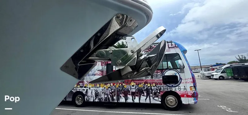 Slide: The Image of Sea Hunt Ultra 255 SE 2025 - 15944087