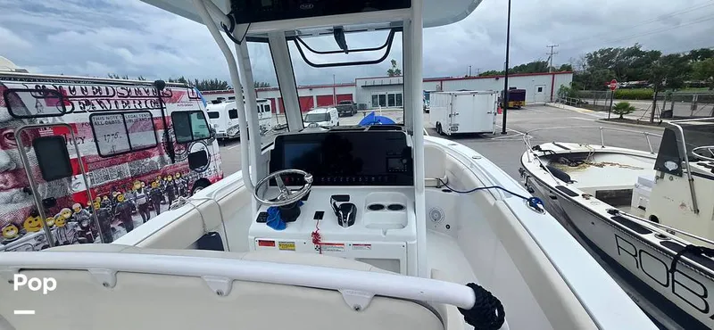 Slide: The Image of Sea Hunt Ultra 255 SE 2025 - 15944092