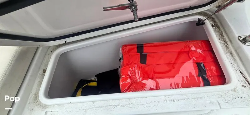 Slide: The Image of Sea Hunt Ultra 255 SE 2025 - 15944104