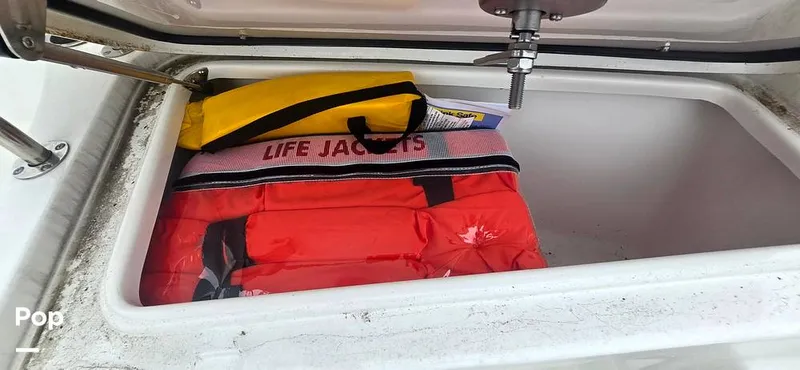 Slide: The Image of Sea Hunt Ultra 255 SE 2025 - 15944106