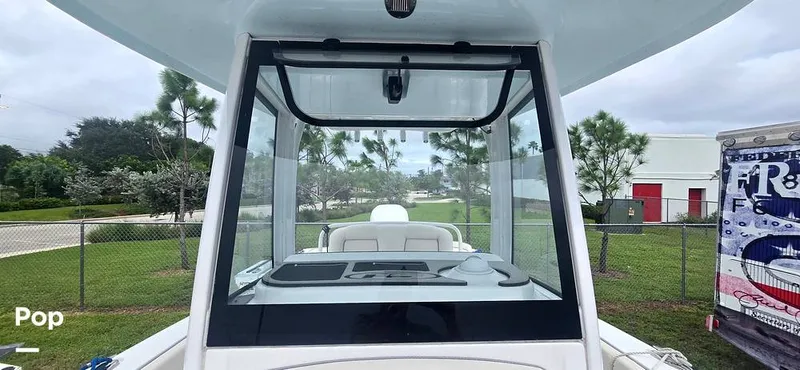 Slide: The Image of Sea Hunt Ultra 255 SE 2025 - 15944112