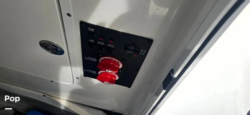 Slide: The Image of Sea Hunt Ultra 255 SE 2025 - 15944124