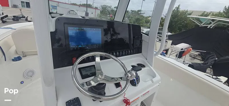 Slide: The Image of Sea Hunt Ultra 255 SE 2025 - 15944178