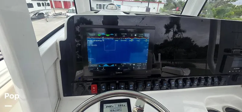 Slide: The Image of Sea Hunt Ultra 255 SE 2025 - 15944133