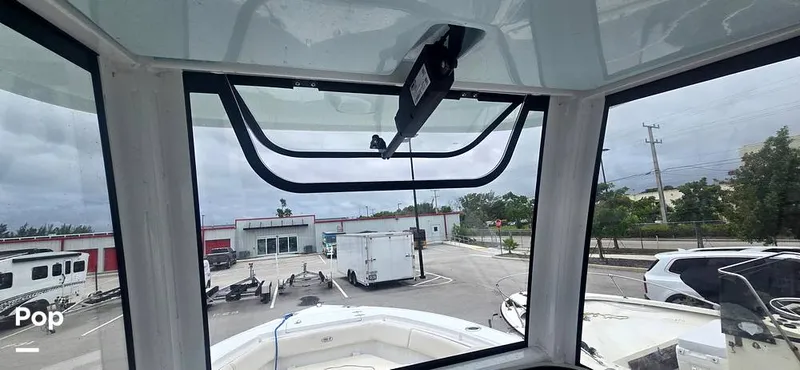 Slide: The Image of Sea Hunt Ultra 255 SE 2025 - 15944136