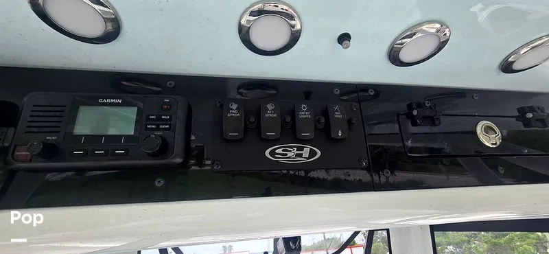 Slide: The Image of Sea Hunt Ultra 255 SE 2025 - 15944138