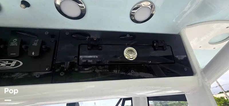 Slide: The Image of Sea Hunt Ultra 255 SE 2025 - 15944139