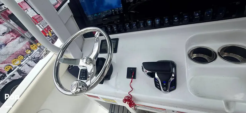 Slide: The Image of Sea Hunt Ultra 255 SE 2025 - 15944141