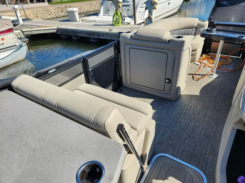 Slide: The Image of Barletta L25UETT 2022 - 10