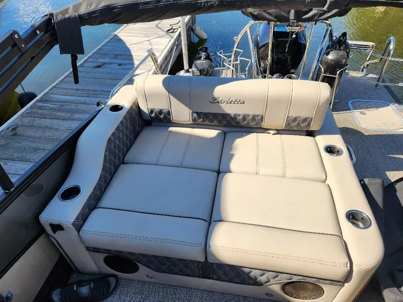 Slide: The Image of Barletta L25UETT 2022 - 7