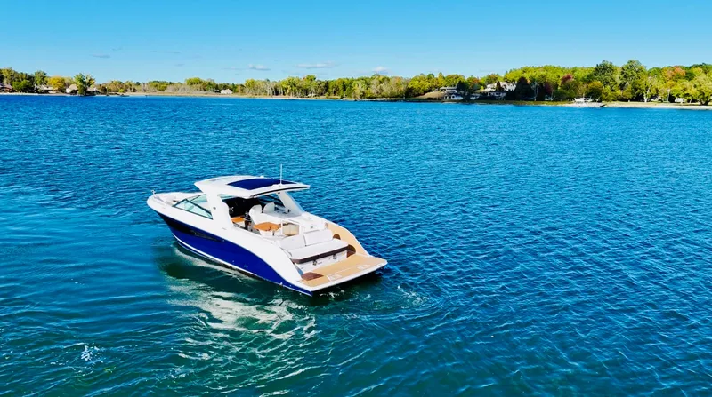 Slide: The Image of Sea Ray 400 SLX 2022 - 11