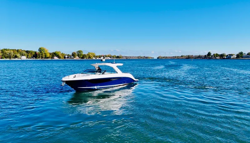 Slide: The Image of Sea Ray 400 SLX 2022 - 13