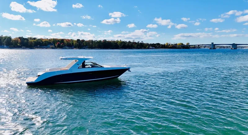 Slide: The Image of Sea Ray 400 SLX 2022 - 14