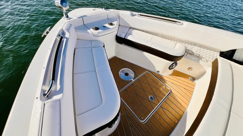 Slide: The Image of Sea Ray 400 SLX 2022 - 46