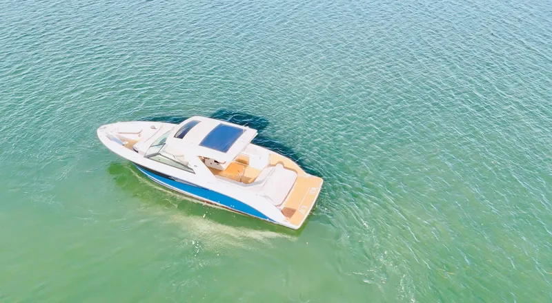 Slide: The Image of Sea Ray 400 SLX 2022 - 19