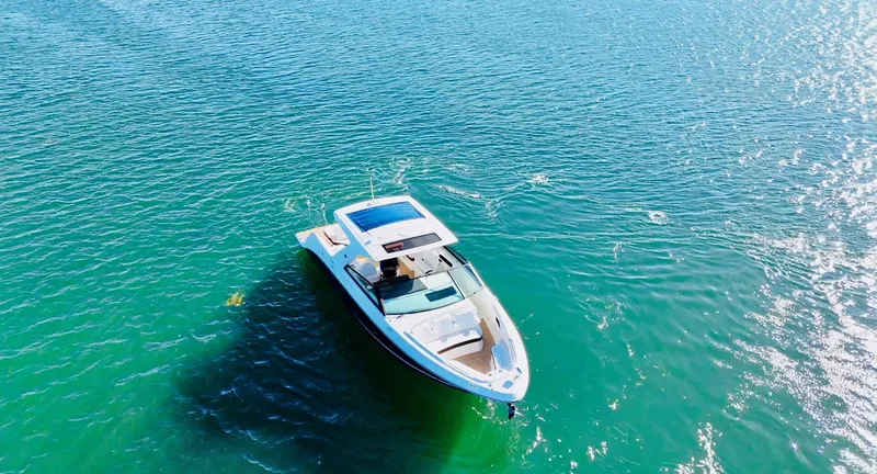 Slide: The Image of Sea Ray 400 SLX 2022 - 20