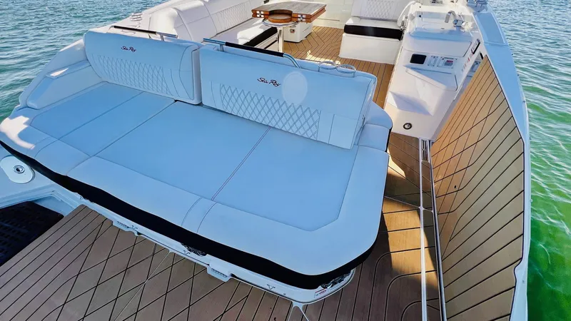 Slide: The Image of Sea Ray 400 SLX 2022 - 23