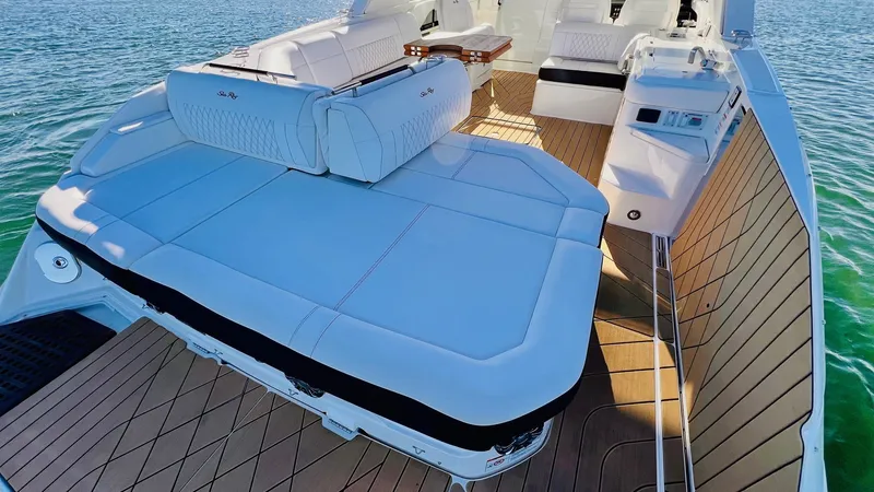 Slide: The Image of Sea Ray 400 SLX 2022 - 24