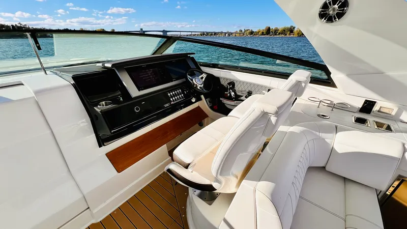 Slide: The Image of Sea Ray 400 SLX 2022 - 36