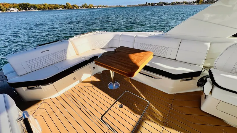 Slide: The Image of Sea Ray 400 SLX 2022 - 28