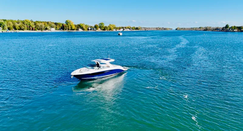 Slide: The Image of Sea Ray 400 SLX 2022 - 20