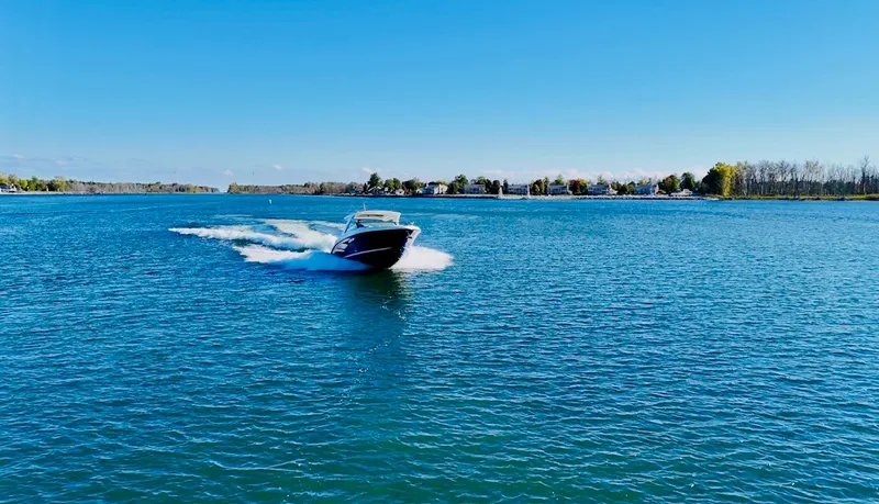 Slide: The Image of Sea Ray 400 SLX 2022 - 3