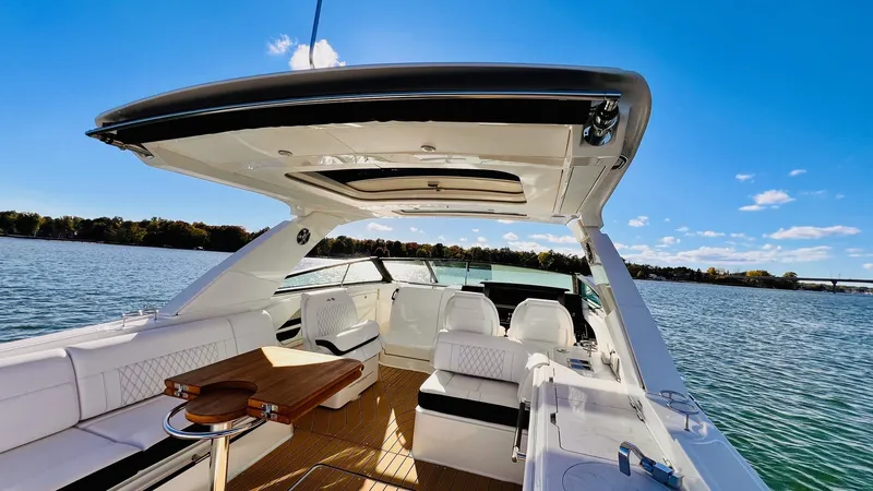 Slide: The Image of Sea Ray 400 SLX 2022 - 30